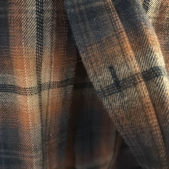 VANS RIDING FLANNEL
MENS SMALL
BARELY WORN
LIGHTWEIGHT and GREAT FOR LAYERING - Picture 4 of 9